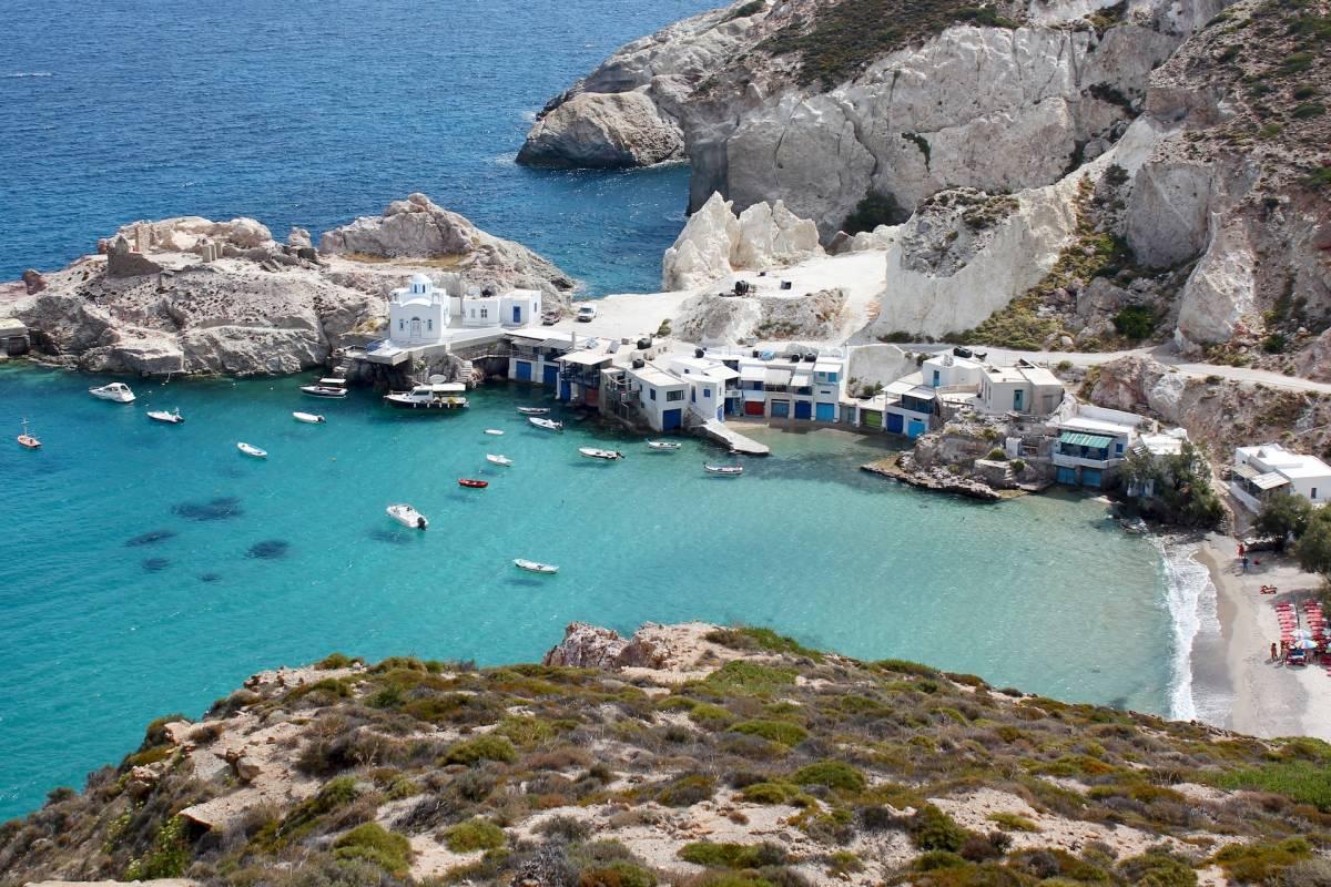discover the best villas milos island has to offer
