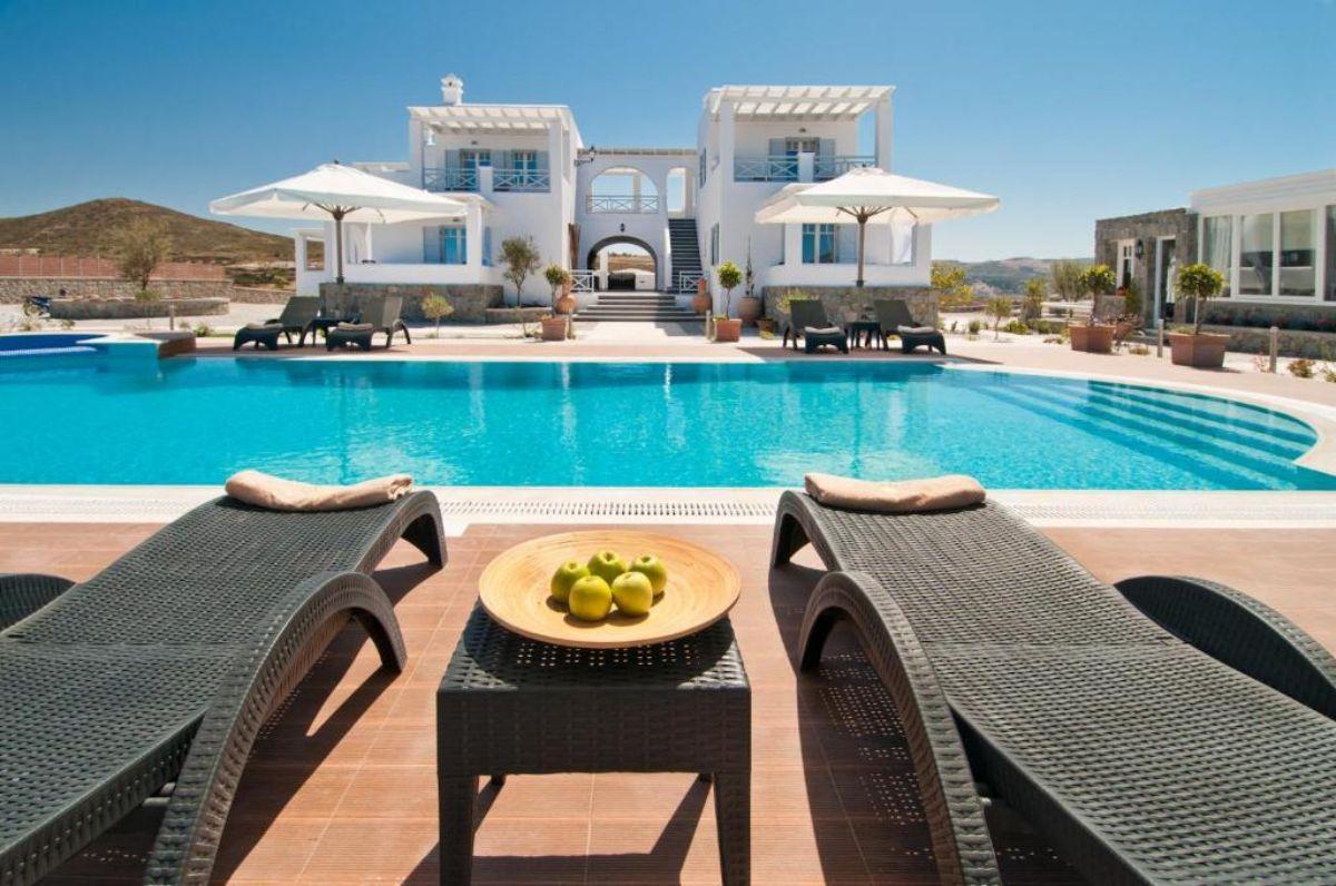 miland suites is a top milos boutique hotel beach