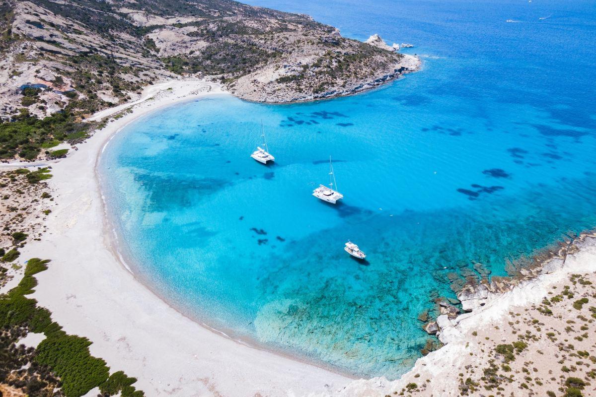 milos turquoise beach