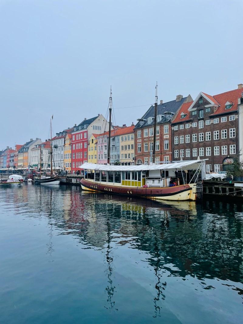 nyhavn pastel colored houses