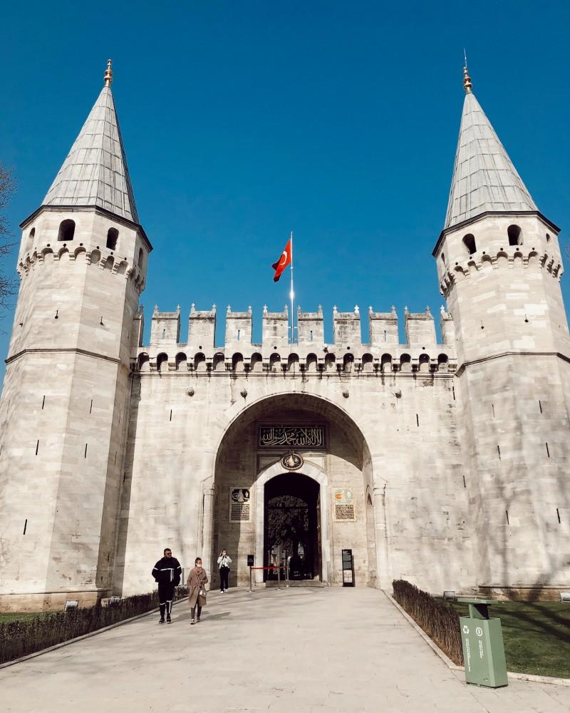 topkapi palace entrance gate