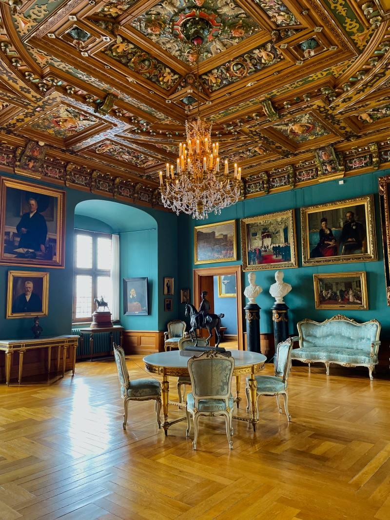 blue room