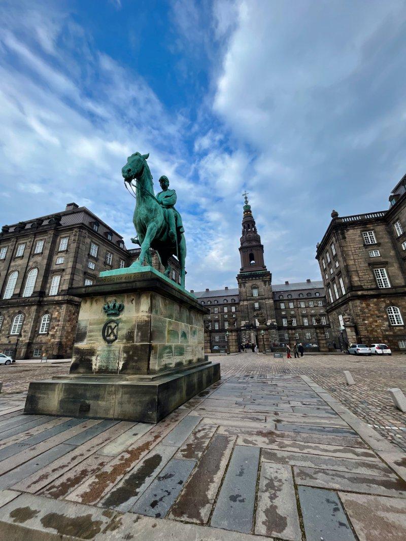 christiansborg slot statue and tower