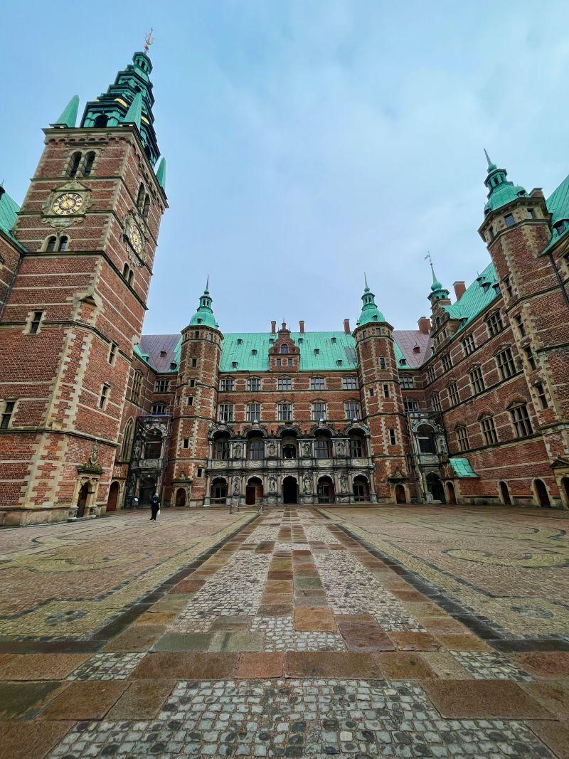 frederiksborg castle inner courtyard