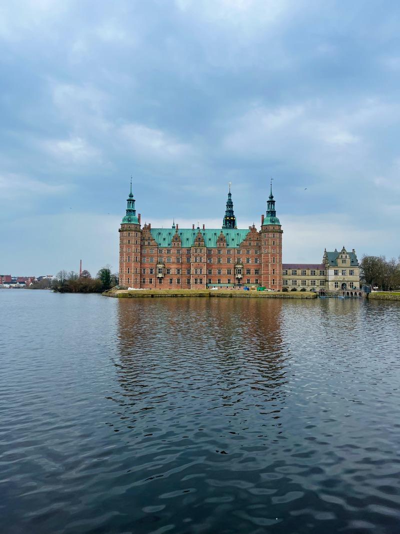how to get from copenhagen to frederiksborg castle