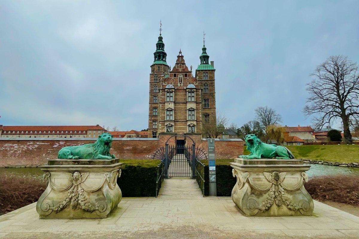 rosenborg castle main gate