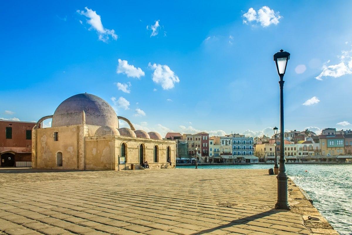 chania is the best area to stay on crete with no car