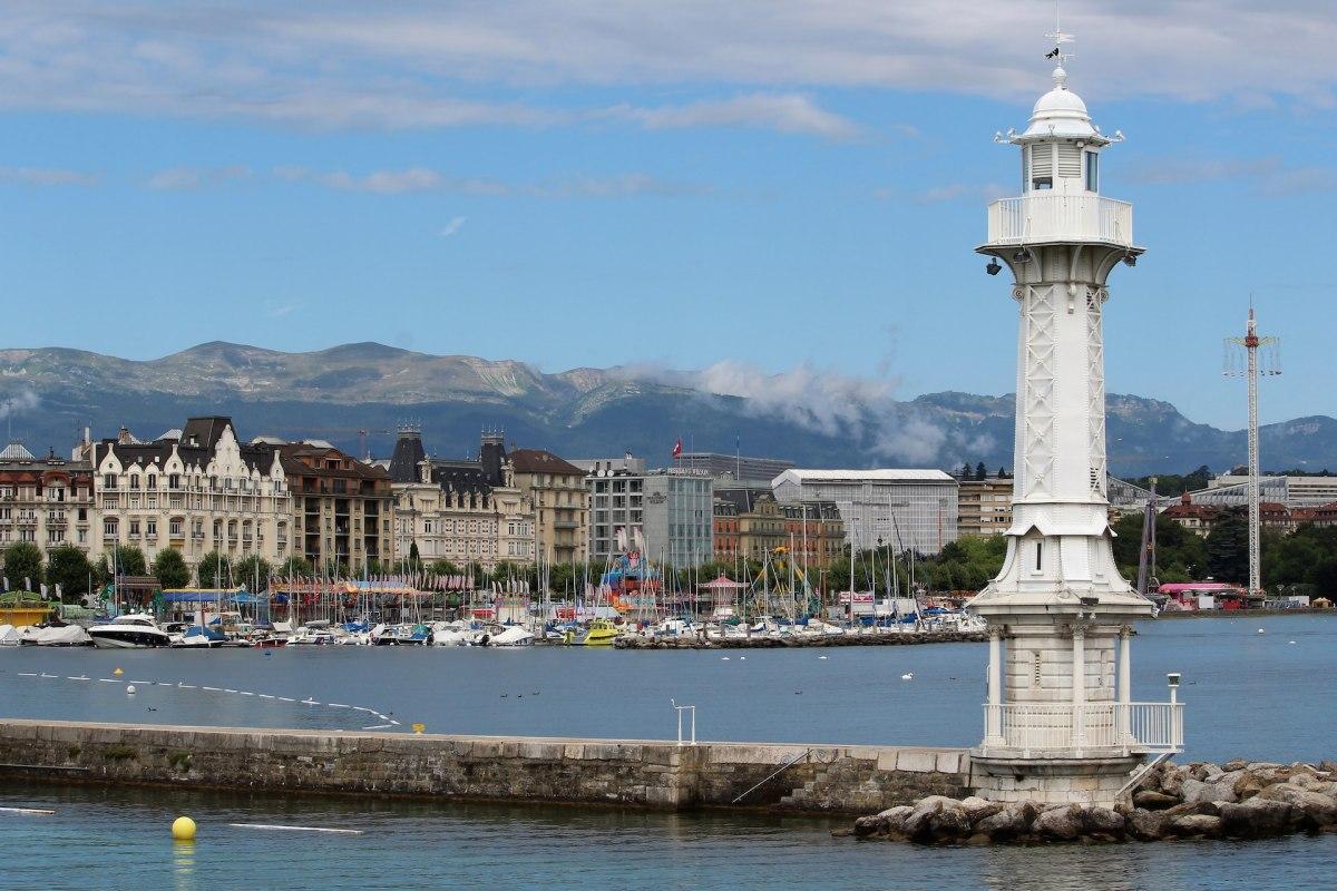 lake geneva bain des paquis is the most famous landmark in geneva