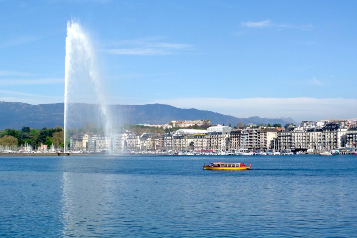 lake geneva water fountain