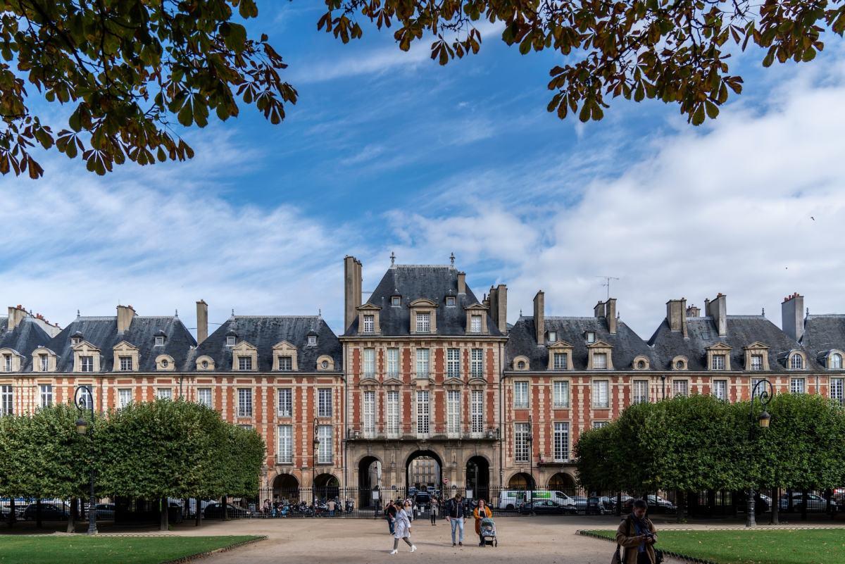 place des vosges is not among the dangerous places in paris