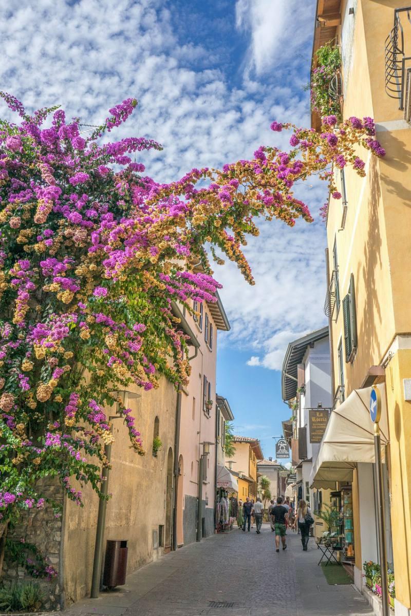 sirmione old town street