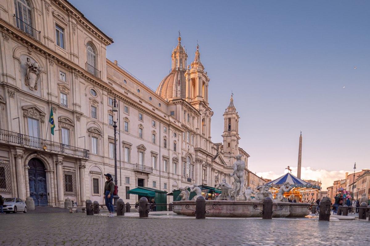 discovering the christmas markets when visiting rome in winter