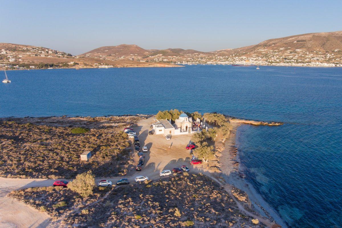 how to get around paros by car