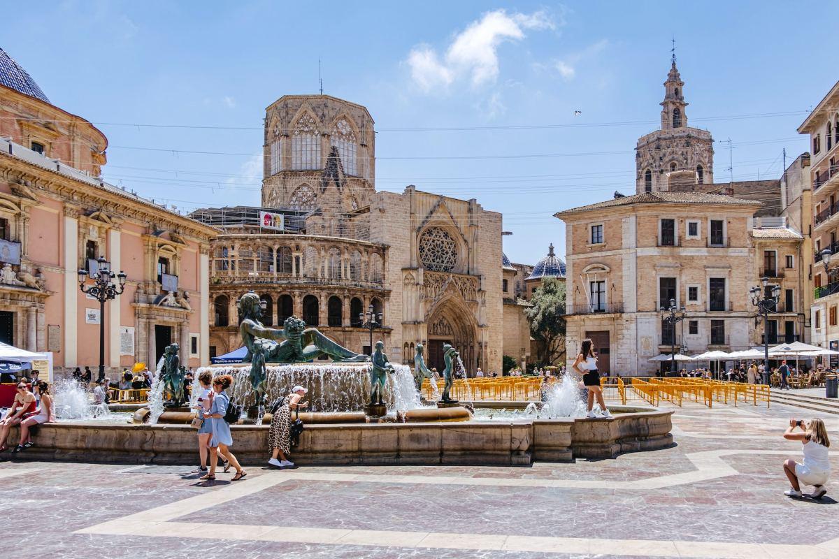 plaza de la virgen is one of the best things to see in valencia in 1 day