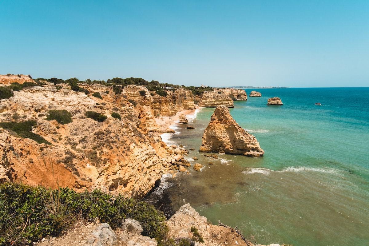 praia da marinha is the seven hanging valleys trail start