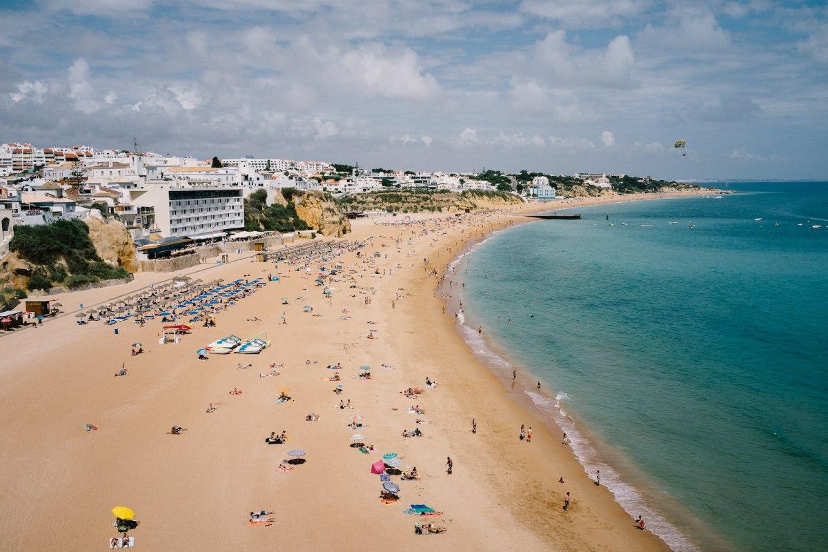 praia de peneco in albufeira