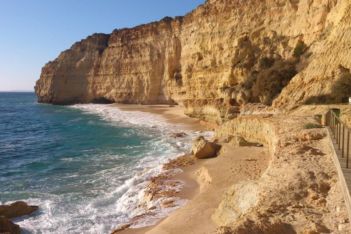 praia vale de centianes on the seven hanging valleys hiking trail