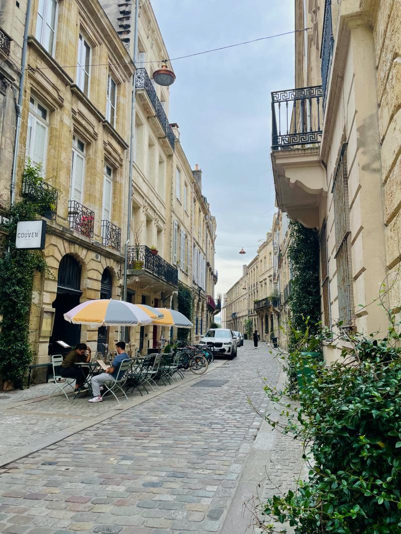 beautiful street in les chartrons