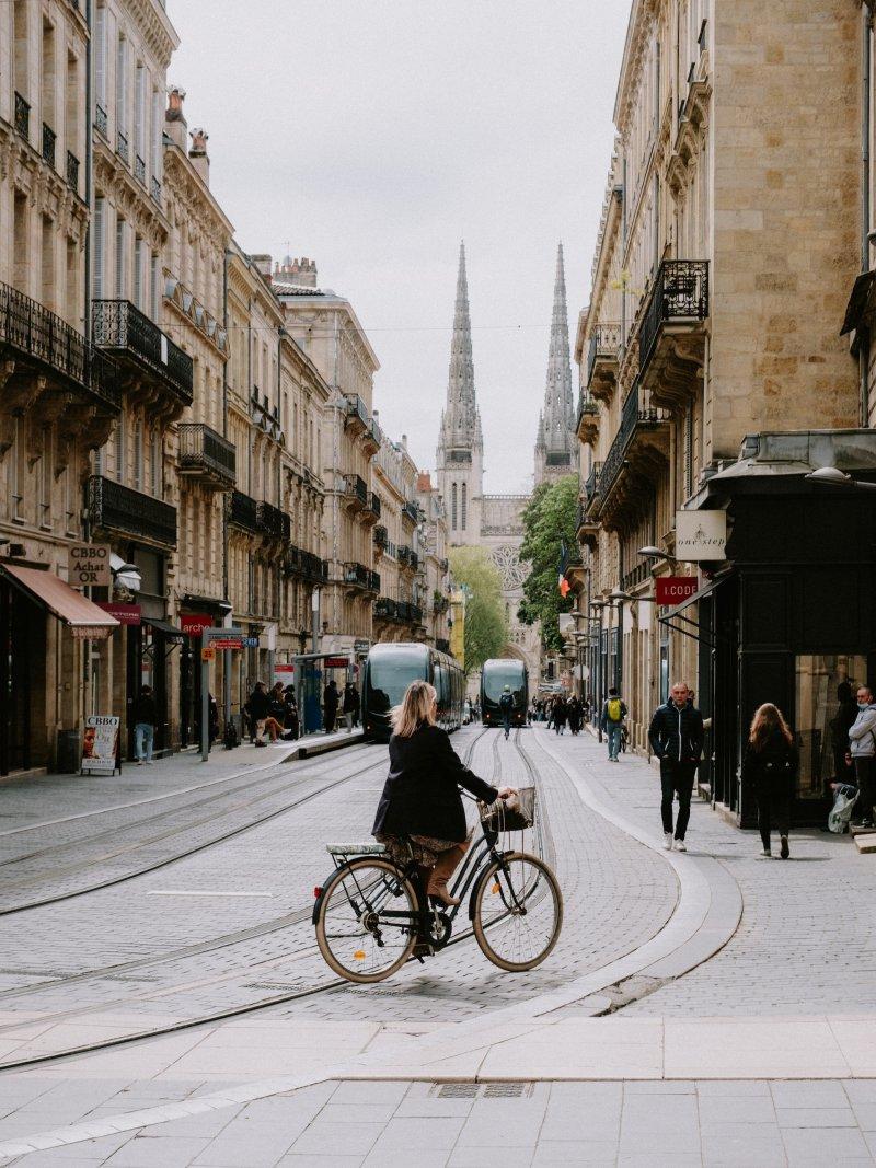 cycling in bordeaux