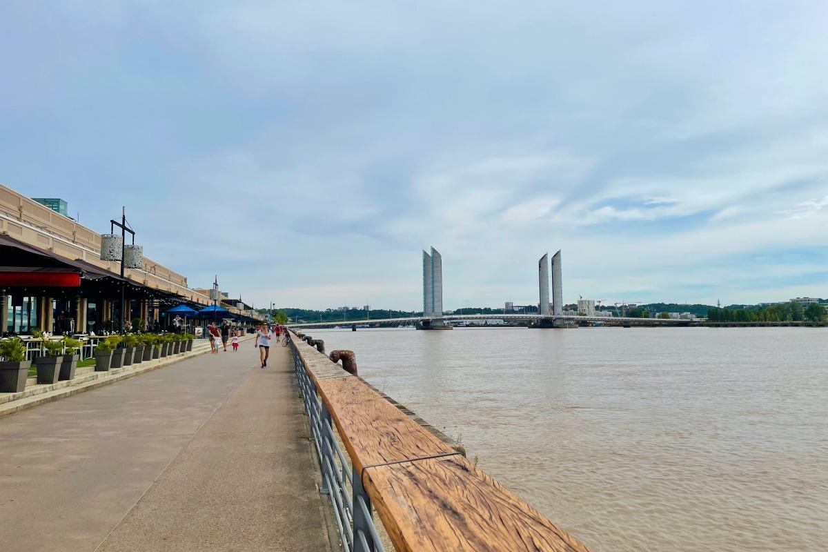 garonne banks in summer