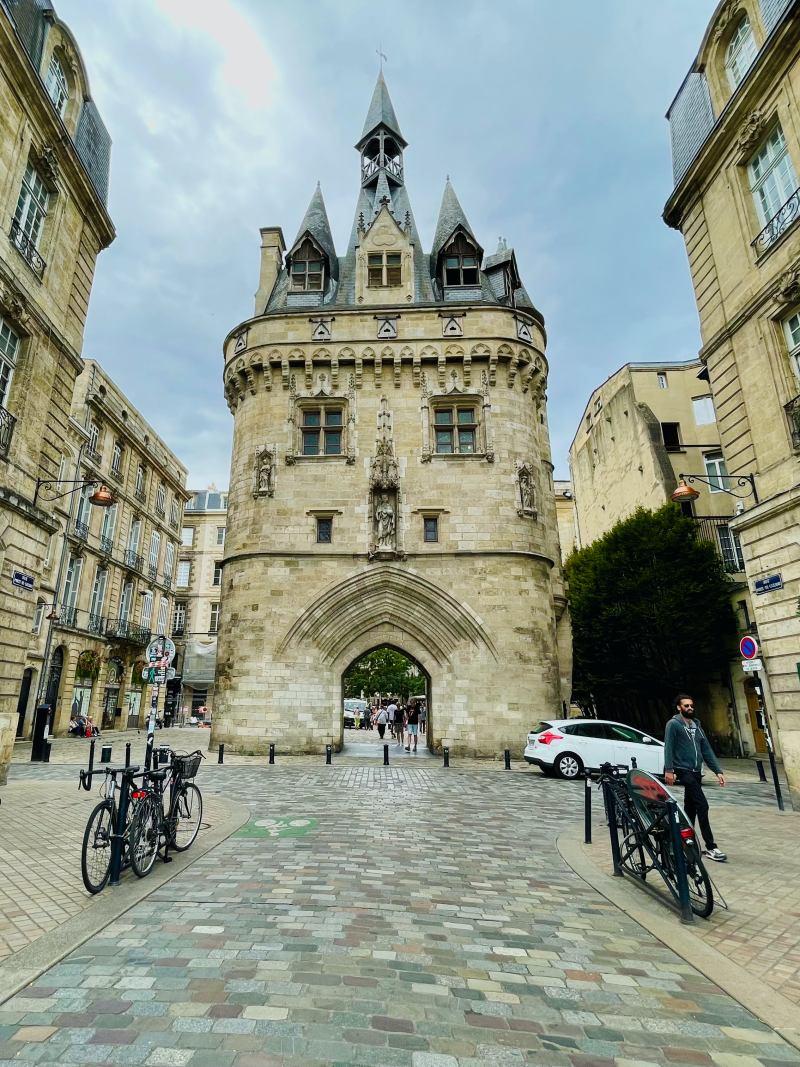 include porte cailhau when visiting bordeaux