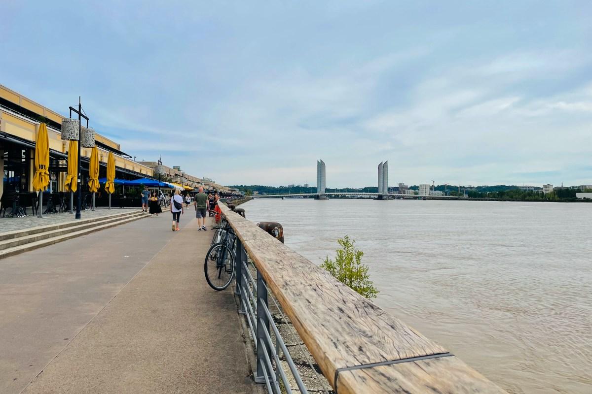 jacques chaban delmas bridge from the garonne banks