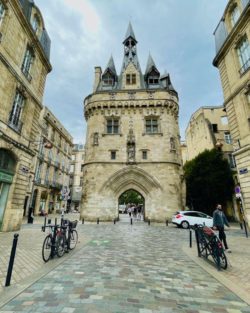 porte cailhau in bordeaux old town