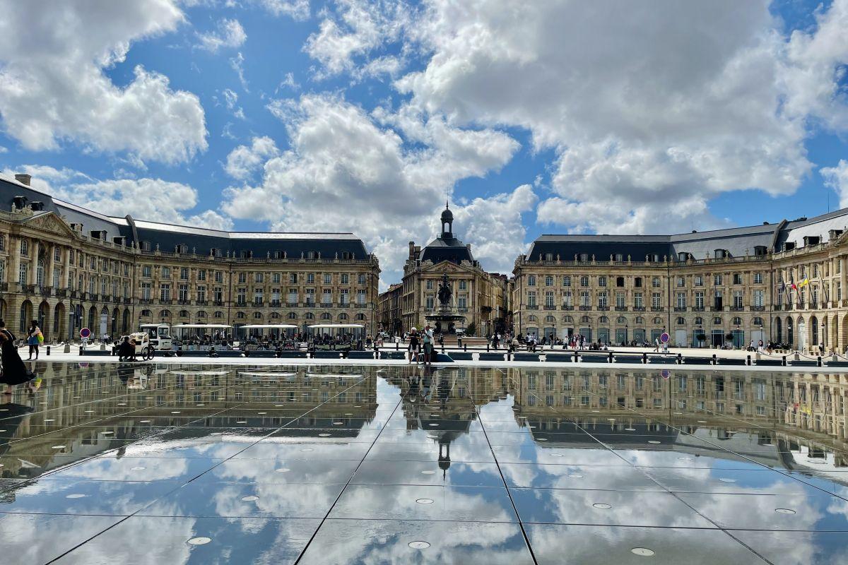seeing the water mirror is in the best things to do when spending 1 day in bordeaux