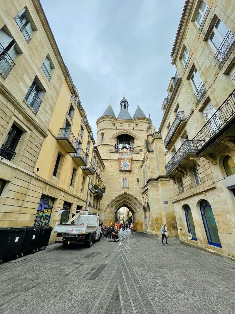 la grosse cloche is a must see of your weekend trip to bordeaux