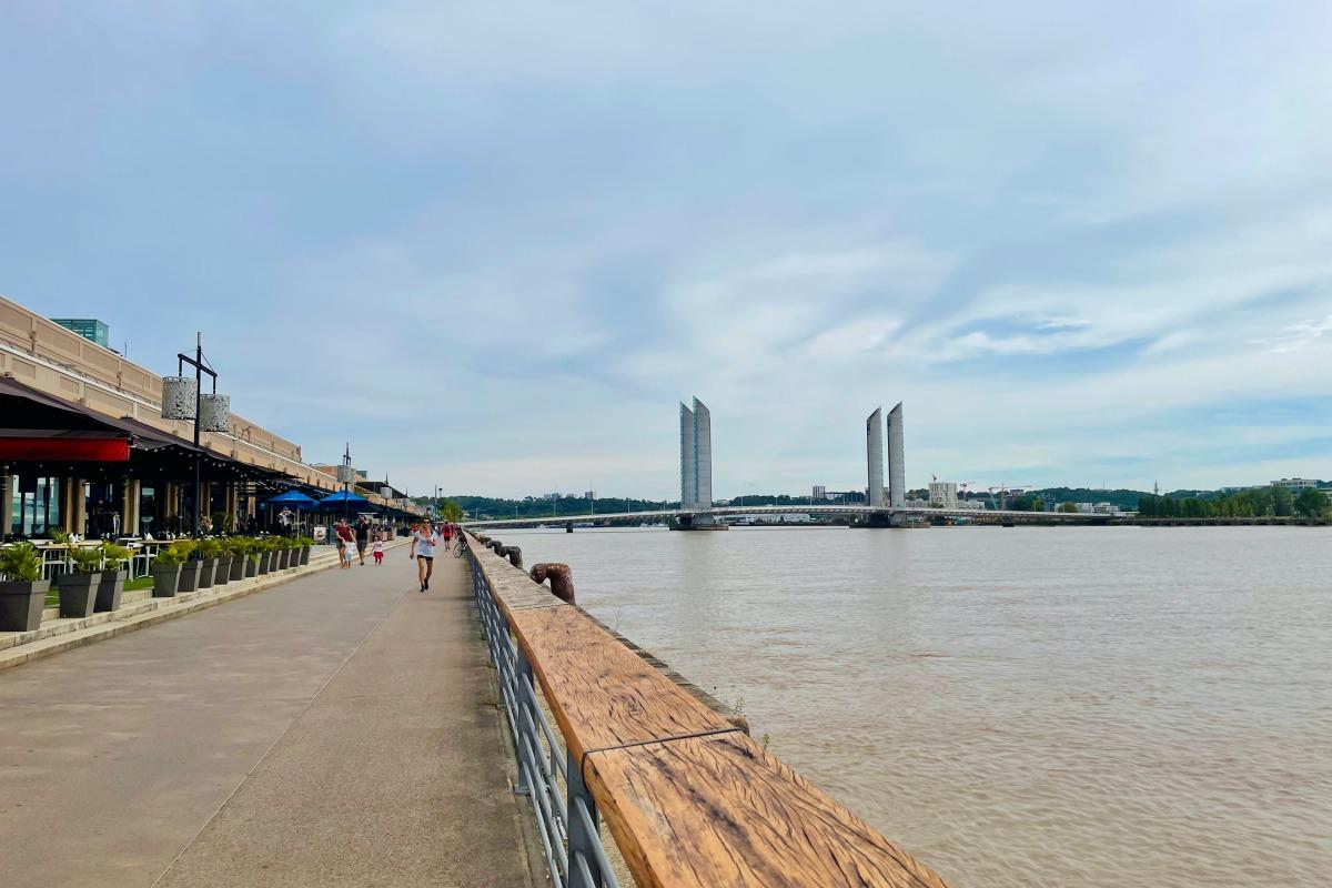 strolling on the garonne banks is a must of your 3 days in bordeaux region