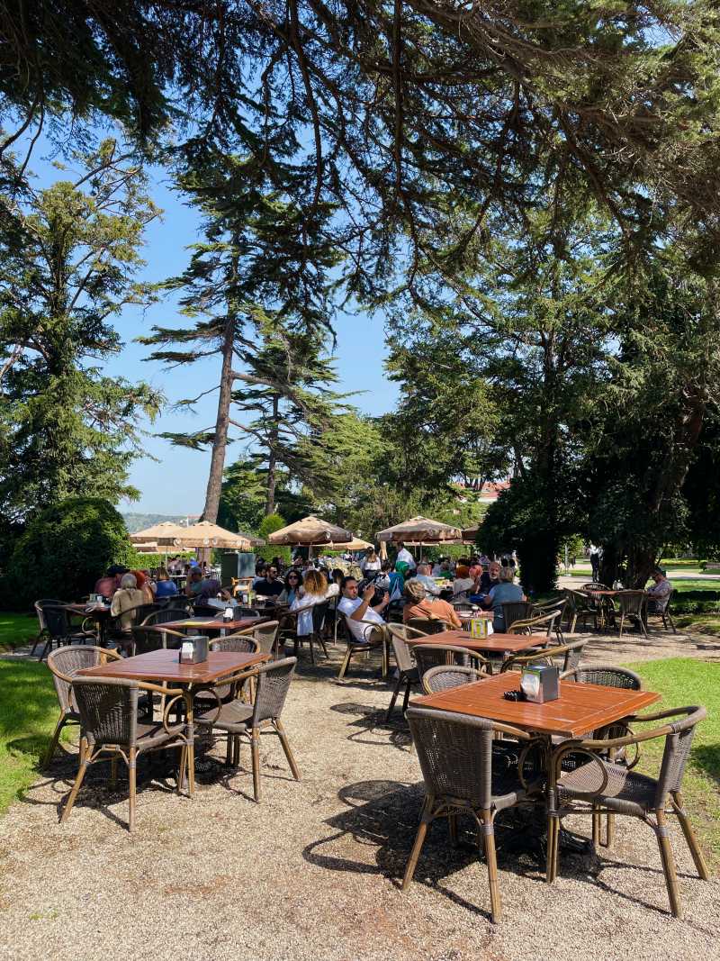 beylerbeyi palace outdoor cafe