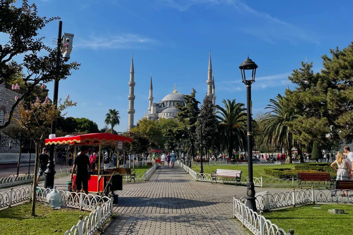 seeing the blue mosque is in the best things to do in istanbul in 1 day