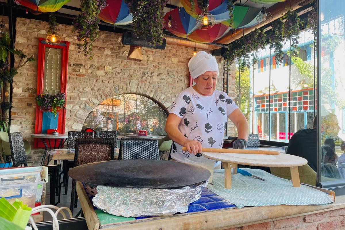 lady making gozleme in balat istanbul