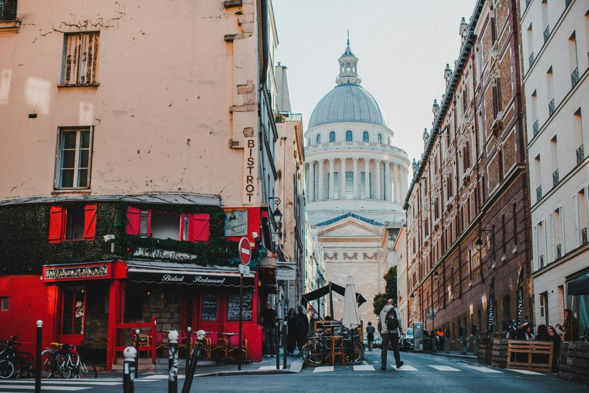 5th arrondissement is one of the safe places to stay in paris