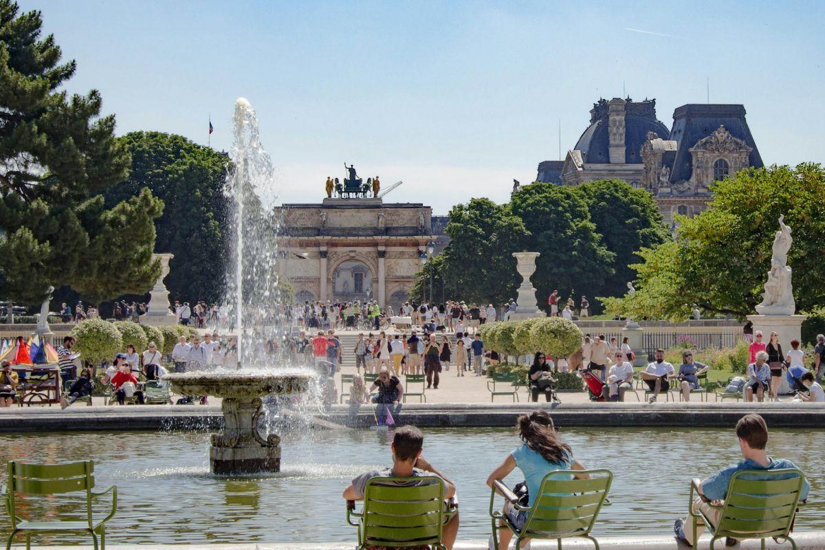 the 1st arrondissement is the best area to stay in paris for first time visitors