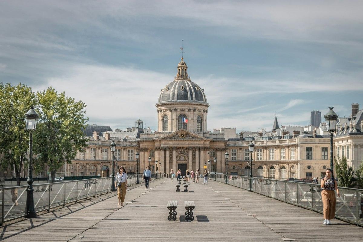 TOP 10 Safe Areas to Stay in Paris in 2025 (from a Local)