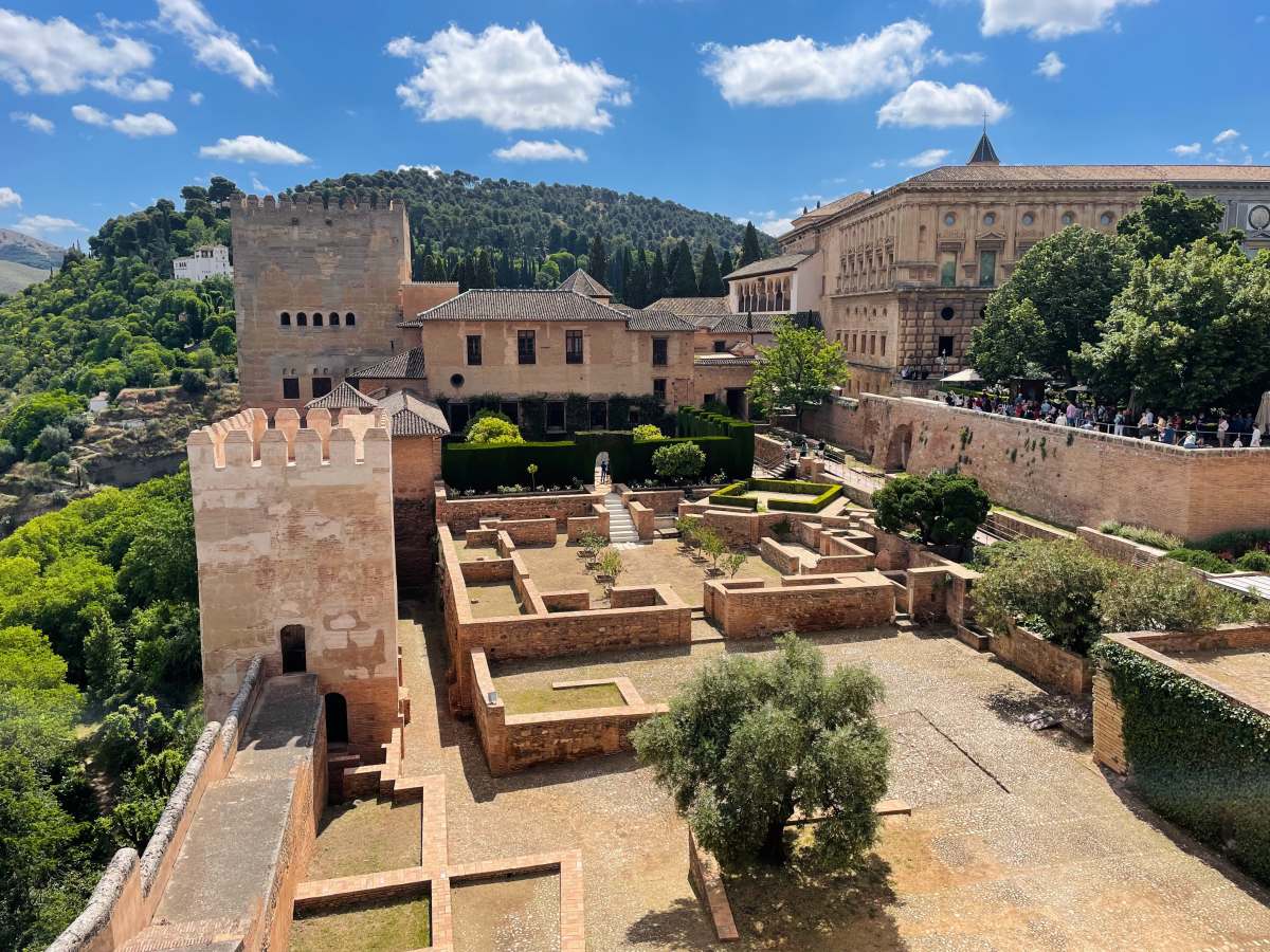 alcazaba defensive walls