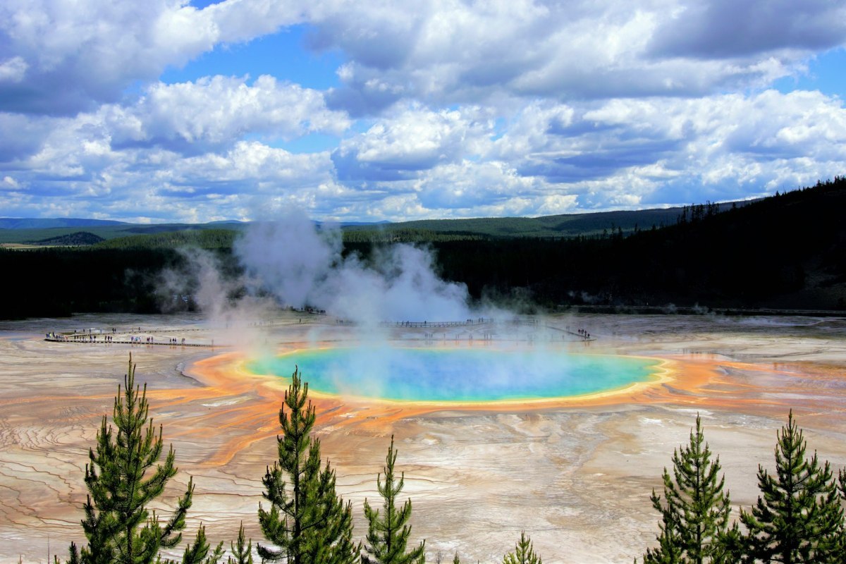 yellowstone national park is one of the best places to go in usa in may
