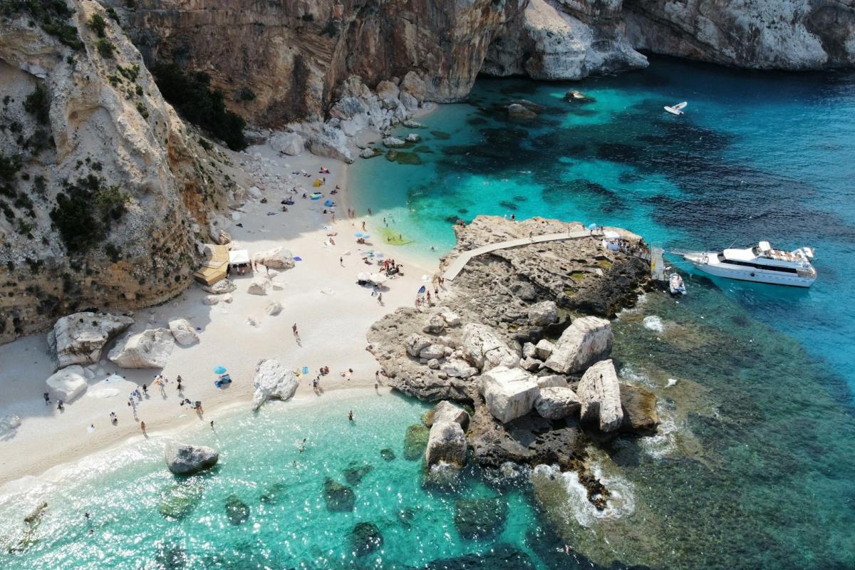 The Ultimate Beach Trip Packing List For A Perfect Day In The Sun [+ Free Checklist]